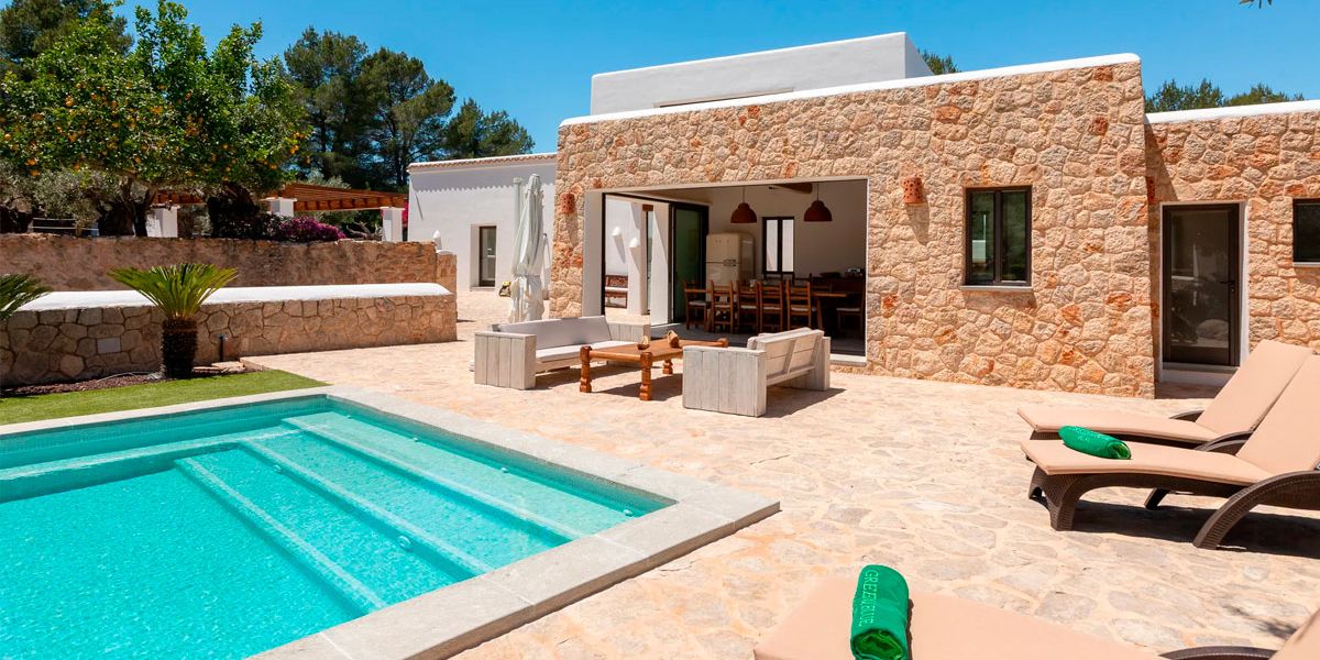 Guide to renting your holiday home in Ibiza safely