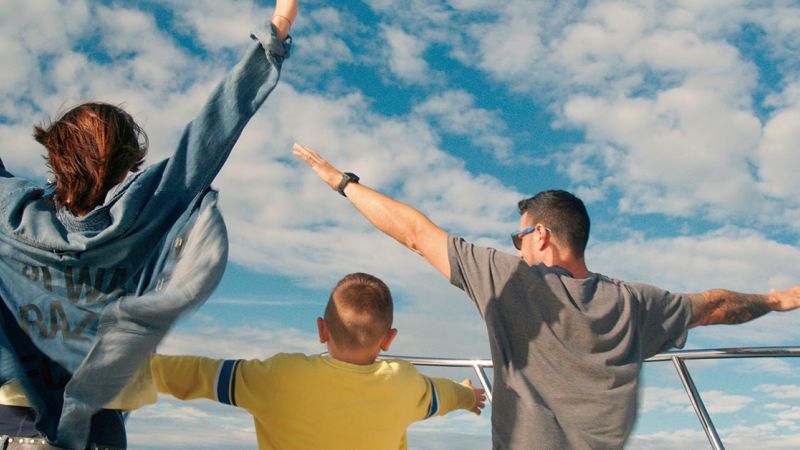 Familia disfrutando de vacaciones en Ibiza