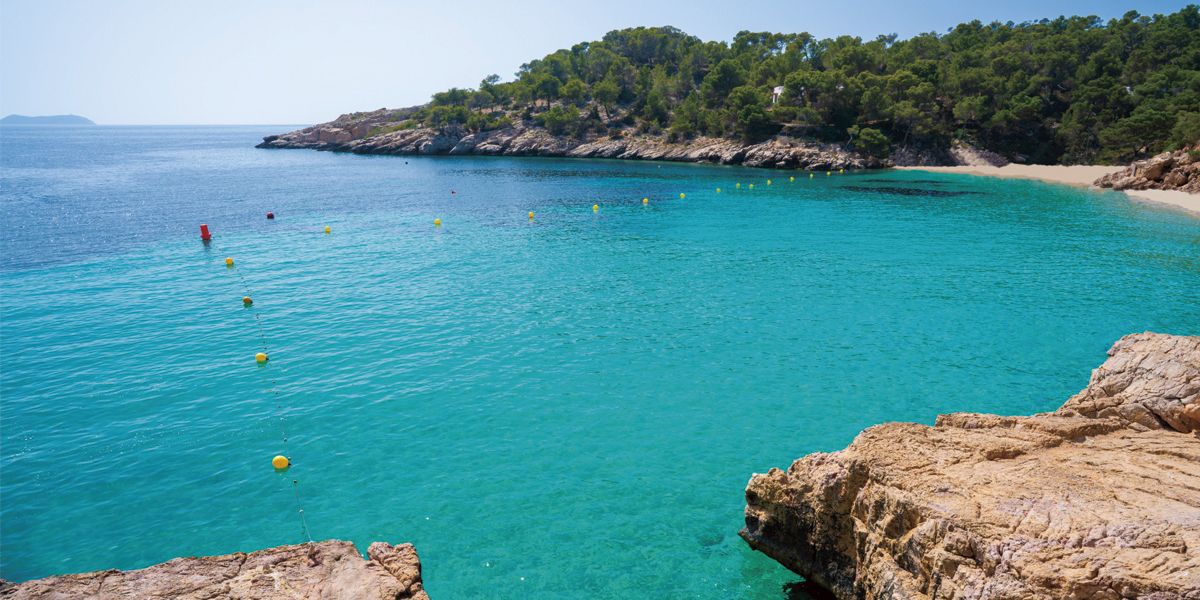 A walk to the sister beaches of Cala Salada and Cala Saladeta