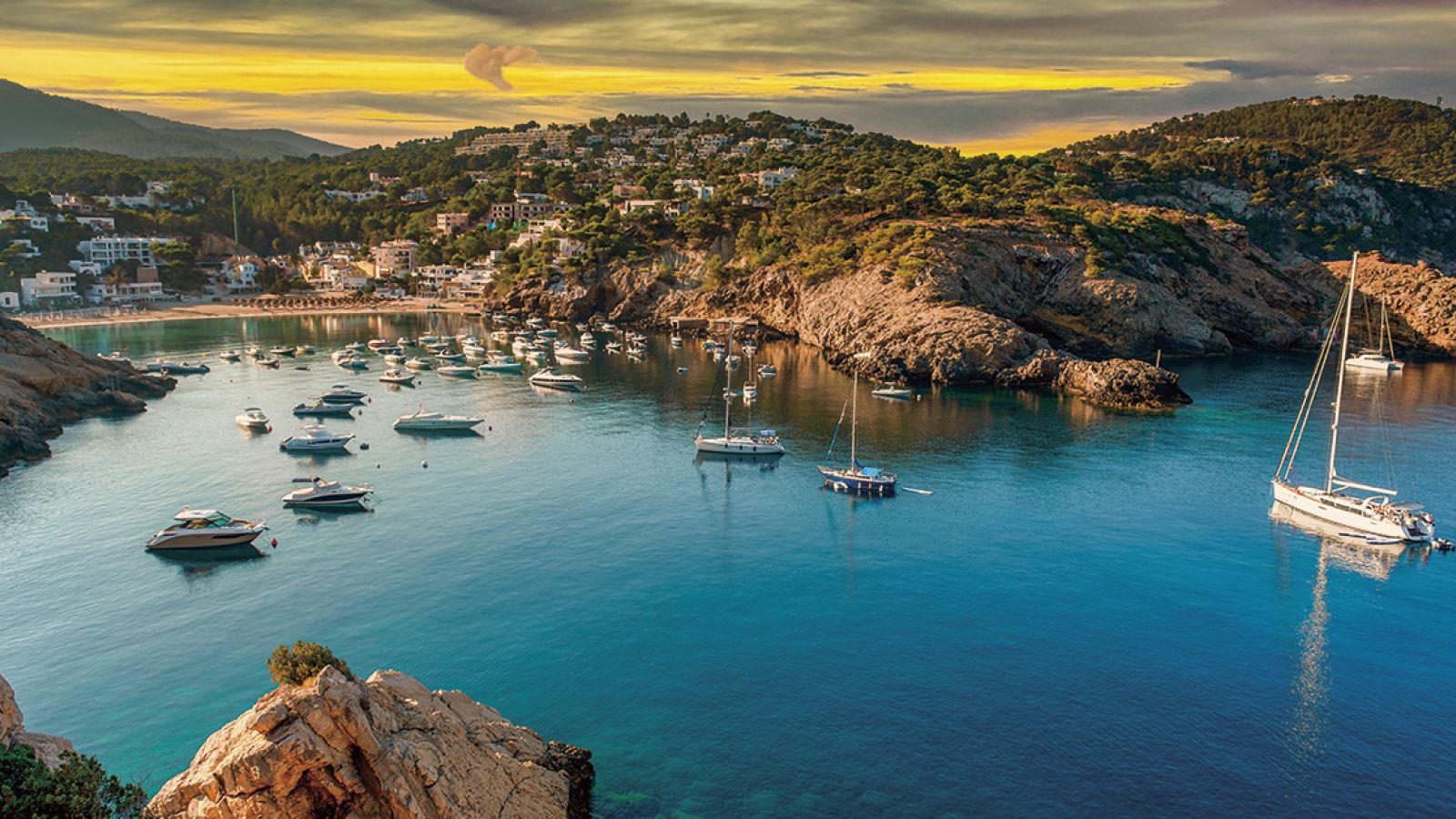 Two special atmospheres on the coast of Sant Josep: Cala d'Hort and Cala Vedella