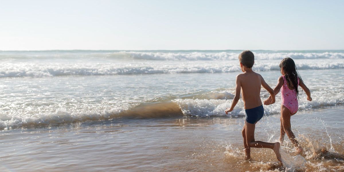 Enjoy a family day out on the beaches of Es Niu Blau and Cala Martina!