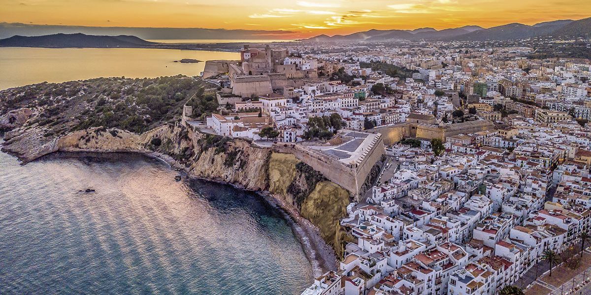 En ibicenco lo llamamos Vila: ¡descubre Eivissa, la capital de Ibiza!