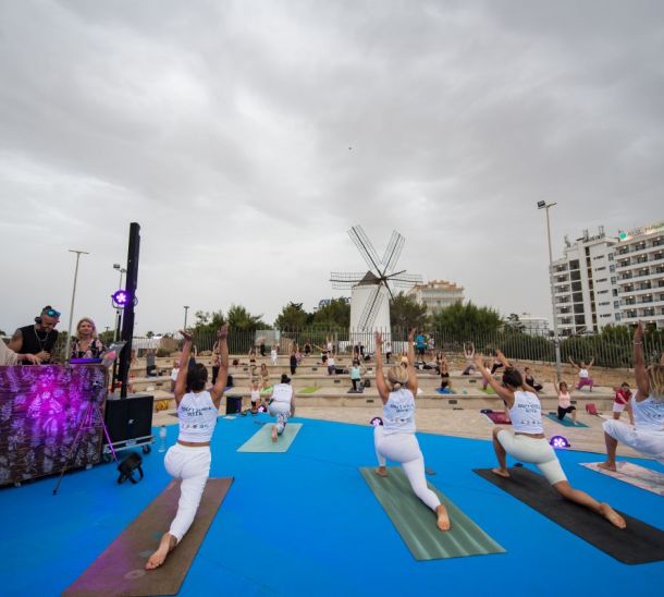 Successful participation in the week of yoga organized by Ibiza Health and Beauty and Fomento del Turismo